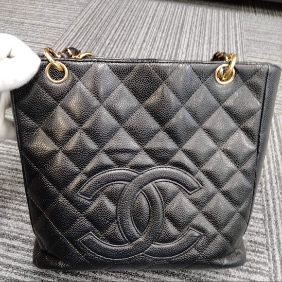 CHANEL
BLACK QUILTED CAVIAR PETITE SHOPPING TOTE (PST) - Picture 2 of 6